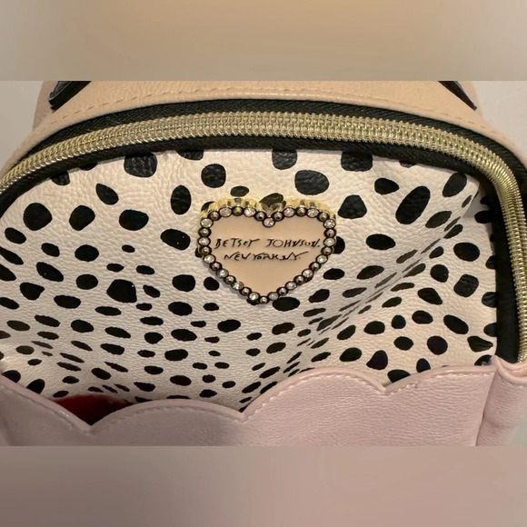 Betsey Johnson mini back pack black pink animal print Faux Leather heart purse - Picture 4 of 4